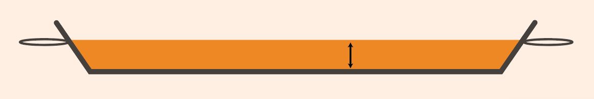 Couche moyenne d'ingrédients dans la poêle à paëlla